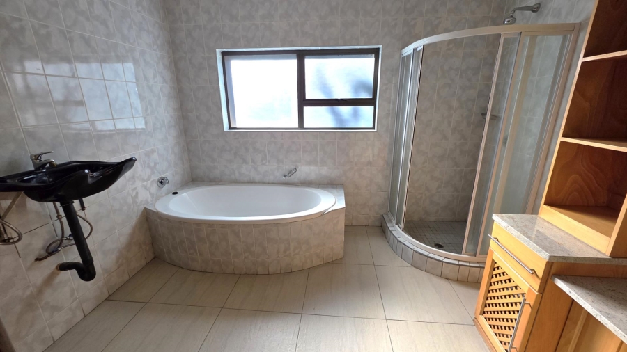 4 Bedroom Property for Sale in Ifafi North West